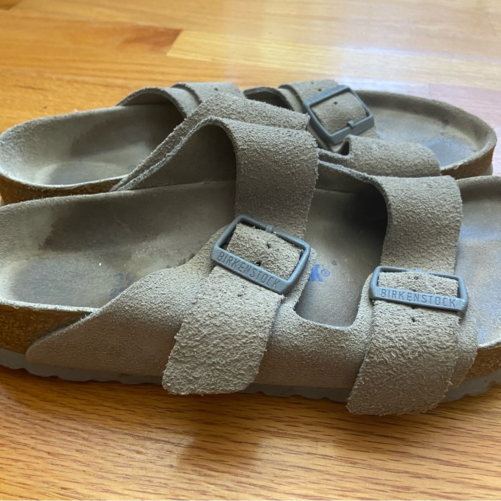 BIRKENSTOCK Women’s Size 39 / 8-8.5 Arizona Taupe Suede 2 Strap Cork Sandals - Picture 10 of 15